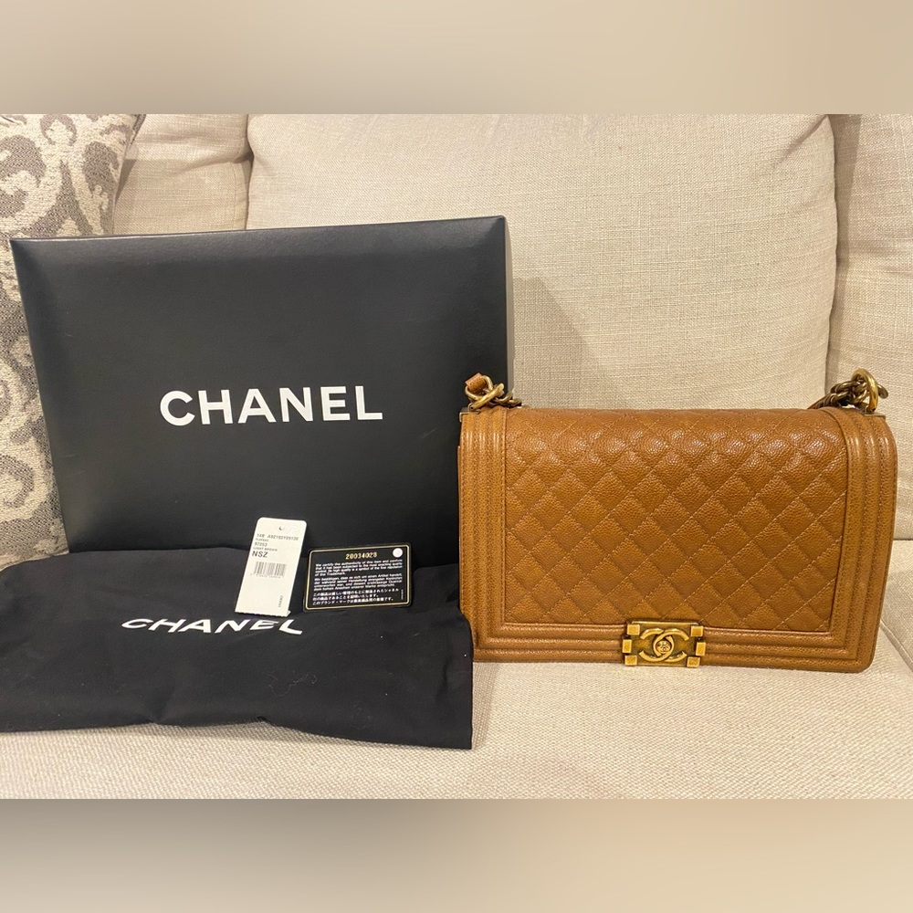 CHANEL BOY in Caviar New Medium Color Beige